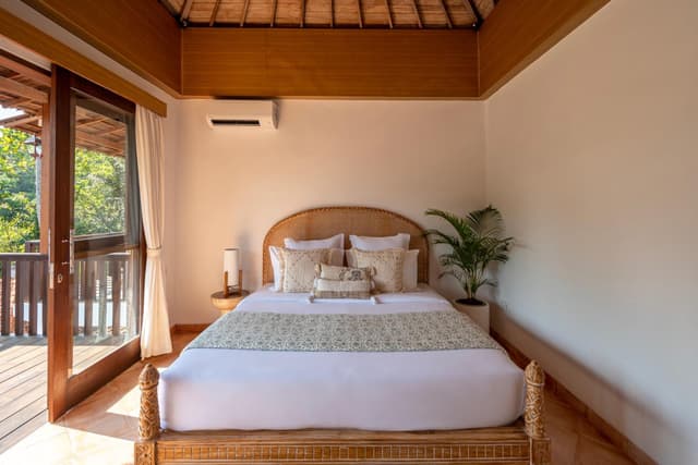 Suite with Pool View