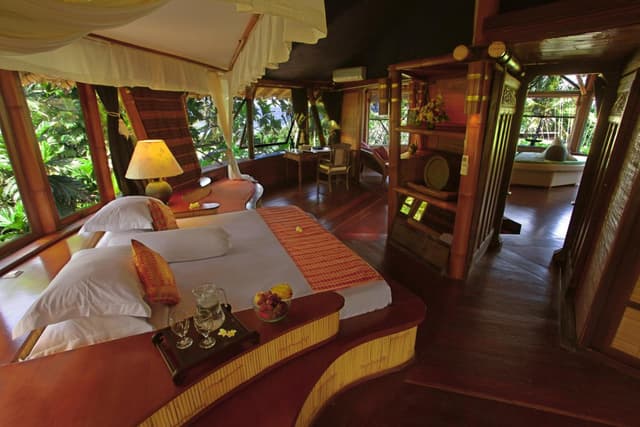 4 bedroom beachfront villa Private Pool