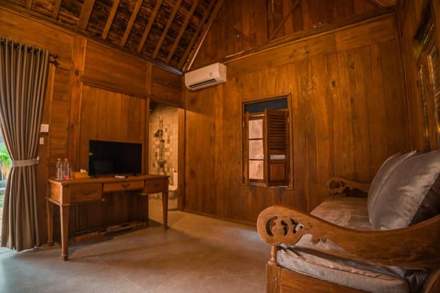 Wooden One Bedroom Private Pool
