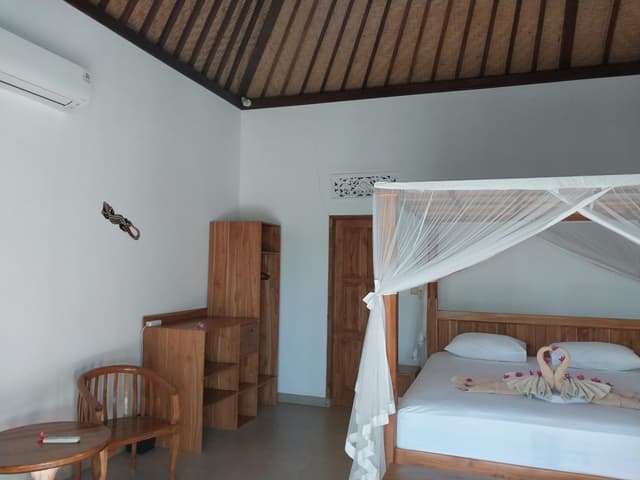 Bungalow with Patio