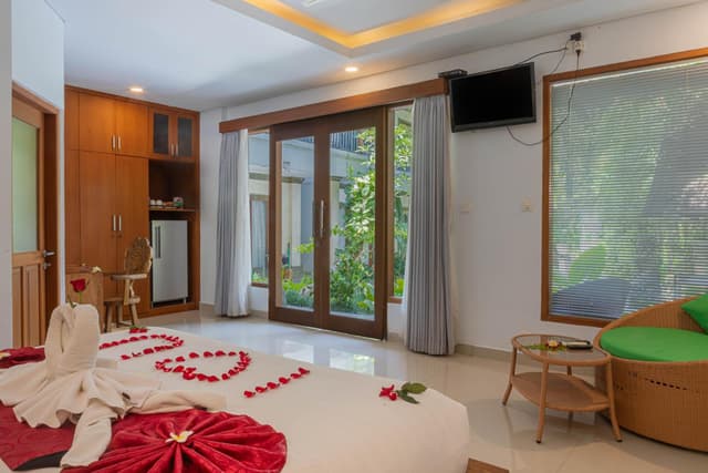 Suite with Pool View