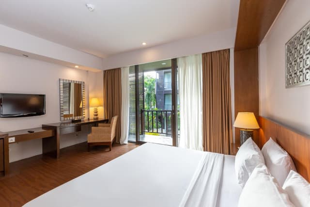 Deluxe Double or Twin Room with Pool View