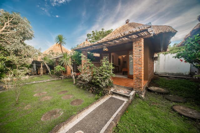 Bungalow with Garden View
