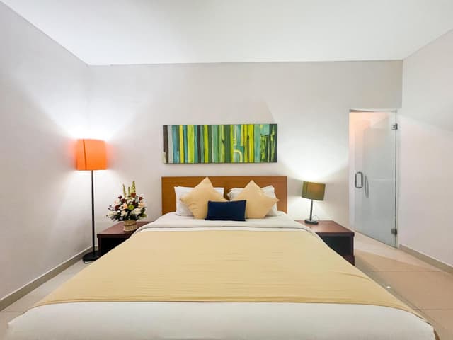 One-Bedroom Apartment on 2nd Floor with Fully Equipped Kitchenette