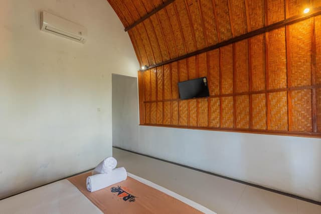 Deluxe Double Room (2 Adults + 1 Child)