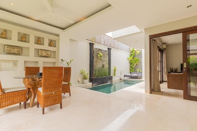 Four-bedroom villa with Private Pool and Balcony