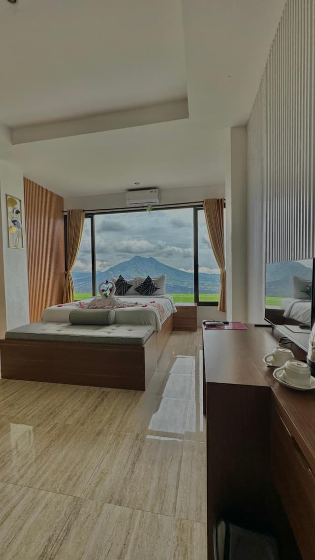 Deluxe Double or Twin Room with Mountain View