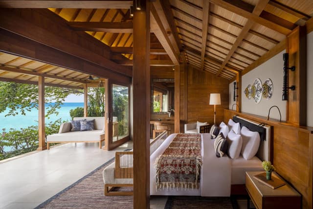 Cliff Front Ocean View Villa
