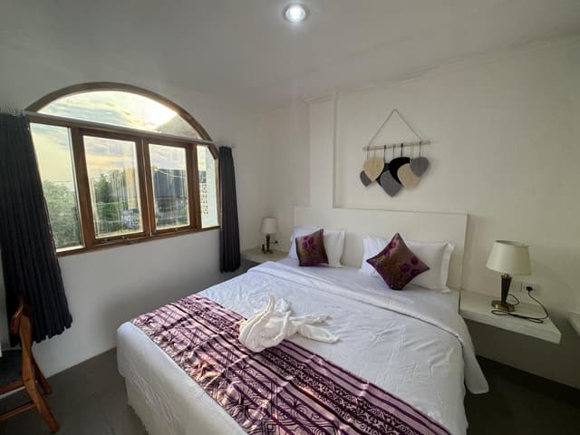 One-Bedroom Apartment with View