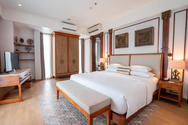 Royal Ocean Suites with Ocean View and Afternoon Tea