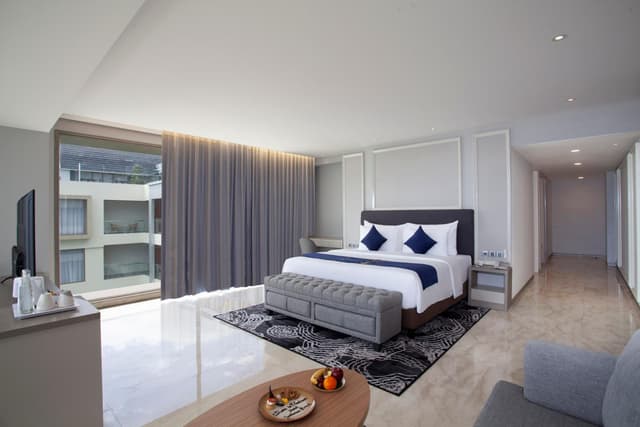Deluxe Sea View Double Room with Free One-time 2 Bottles of Beer or Afternoon Tea
