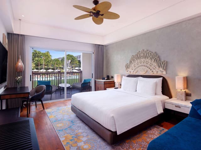 Deluxe King Room with Pool View