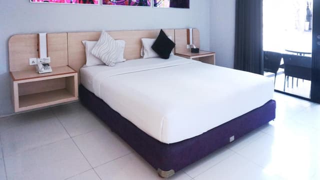 Deluxe Room with Pool Access