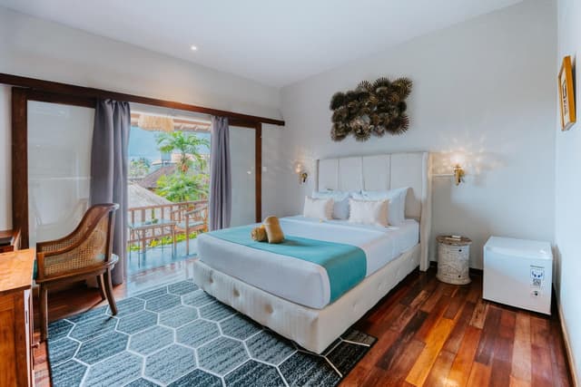 Queen Room with Pool View