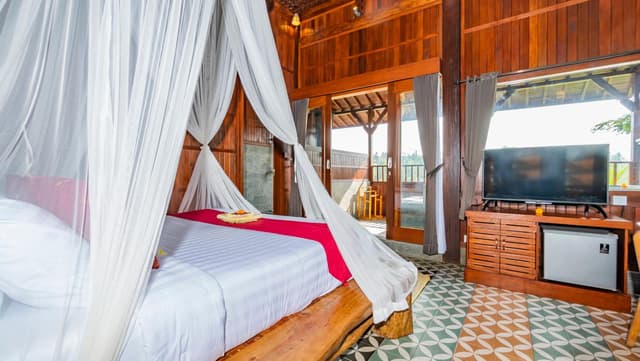 Suite Pool Room