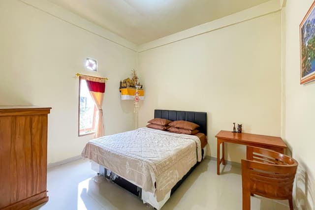 Standard Double Room with Shared Bathroom