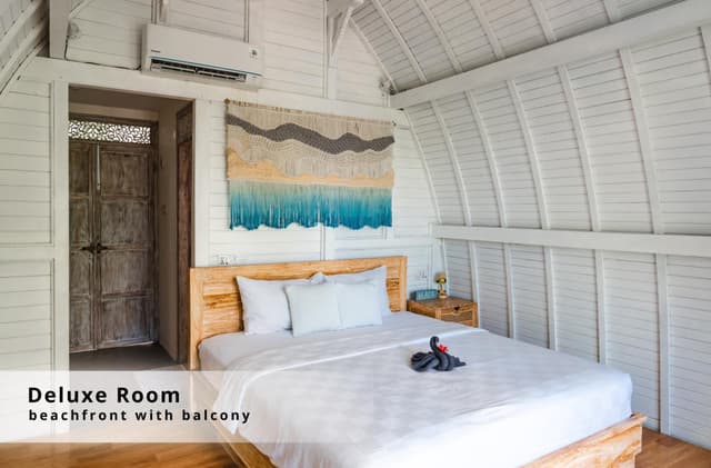 Deluxe Room Beachfront with Balcony