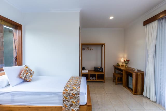 Double or Twin Room with Partial Sea View