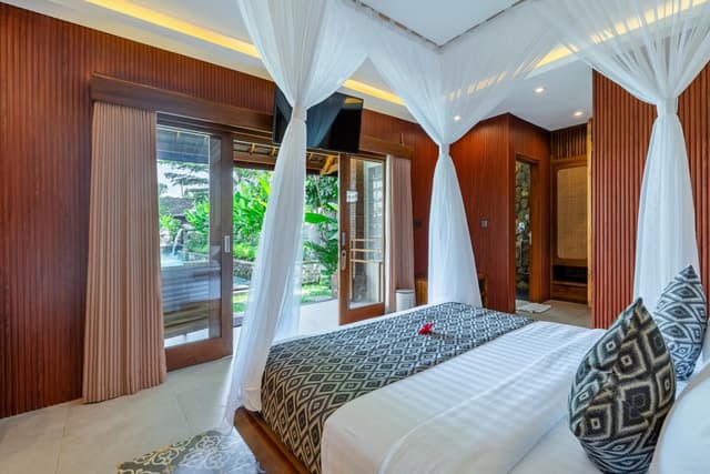 Deluxe Room with Pool View