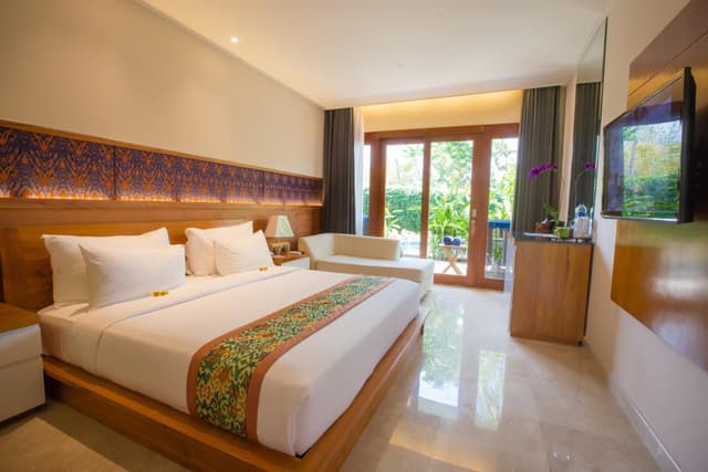 King Room with Pool Access