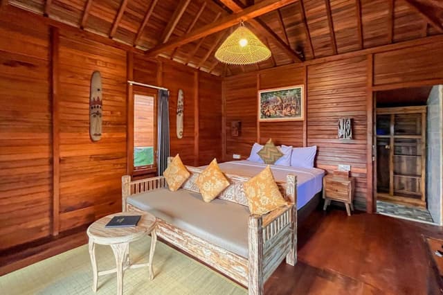 Wooden Suite with Mountain View