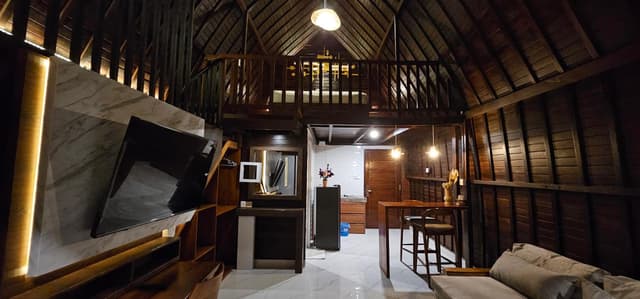 Deluxe King Suite