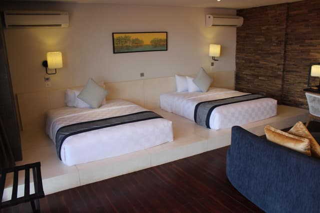Premium Suite with Free Sauna & Ice Plunge Facilities