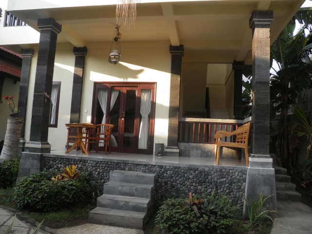 Bungalow with Garden View