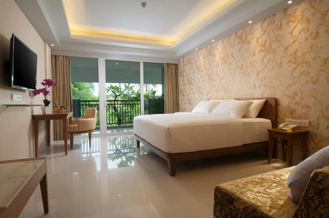 Deluxe King Room - Room Only