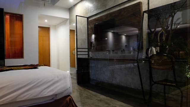 Long Stay Offer : 7 - 30days @ Deluxe Double Balcony