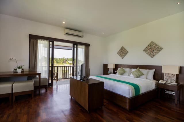 Junior Suite with Pool View