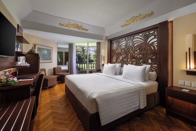 Club Room, Balcony, Garden View