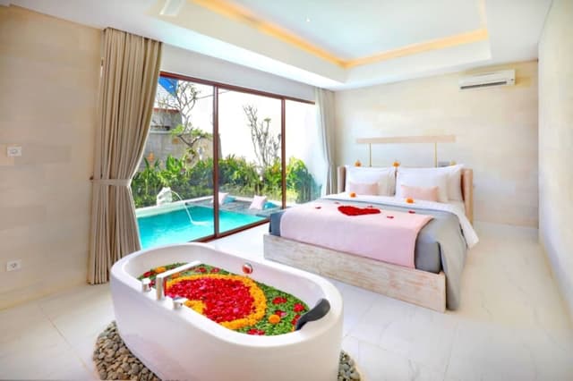 One Bedroom Villa with Private Pool & Bathtub