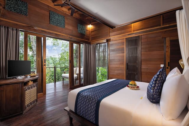 Honeymooner Rain Forest Jungle Cabin with Free Minibar