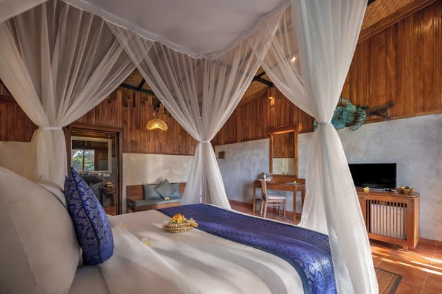 Honeymooner Rain Forest Deluxe with Free Minibar