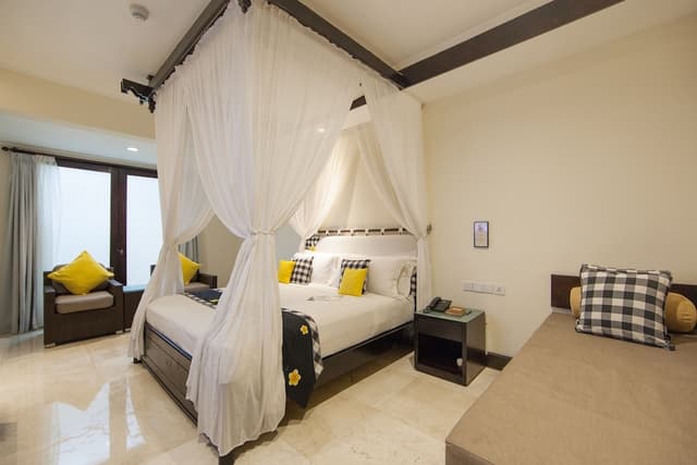 Deluxe Room (No View)