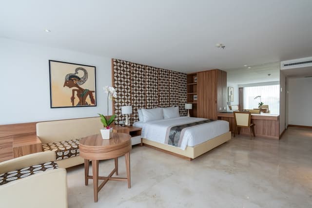 Suite, Balcony