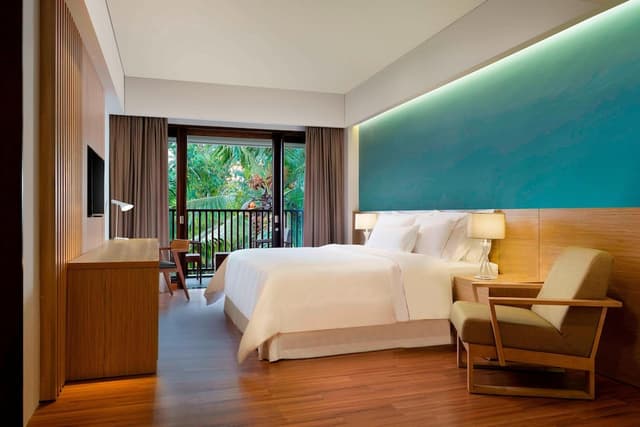 Premier Room, 1 King Bed, Balcony, Garden View (Family)
