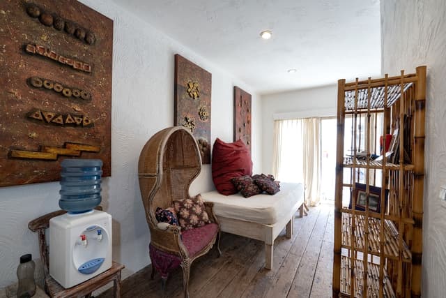 Standard Room, 1 King Bed, Courtyard View