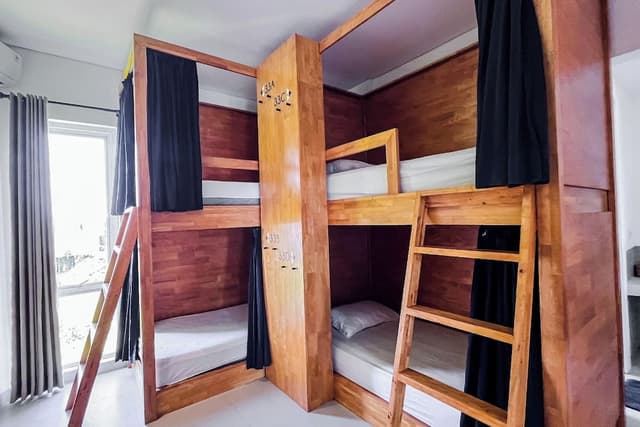 8-Bed Mixed Dormitory Room