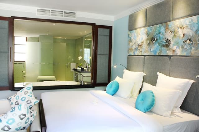 Deluxe Room, 1 King Bed, Balcony
