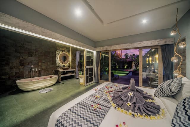 Luxury Villa, Garden View