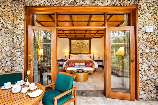 Luxury Room, Ocean View (Lanai)