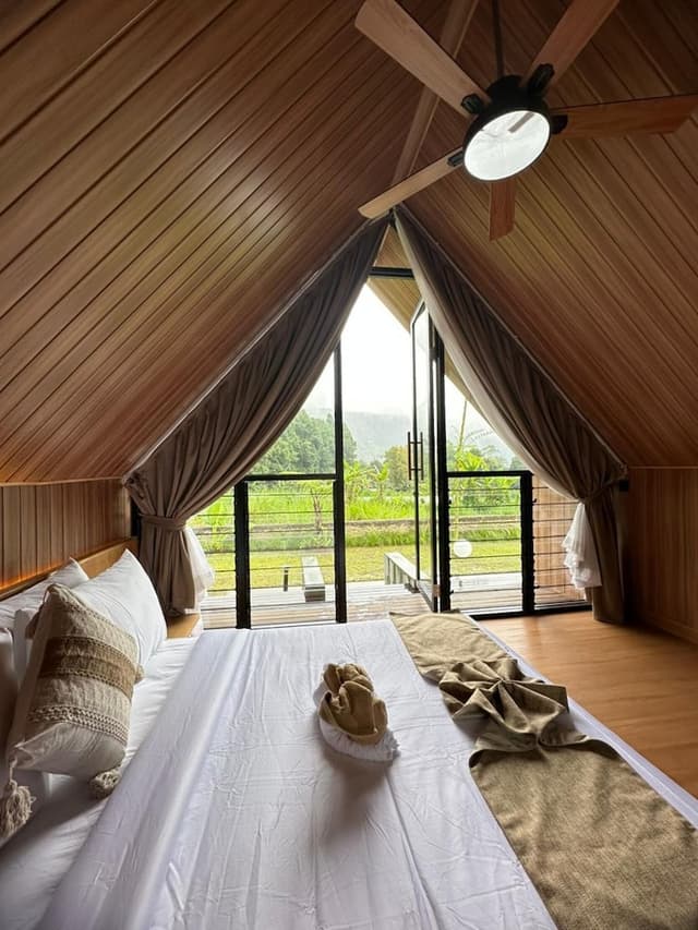 Cabin, Lake View