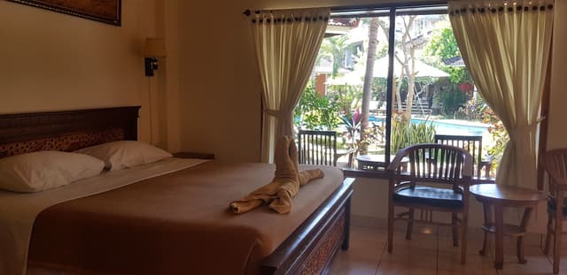 Deluxe Room, 1 King Bed, Bathtub, Pool View