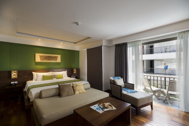Executive Suite, Pool View