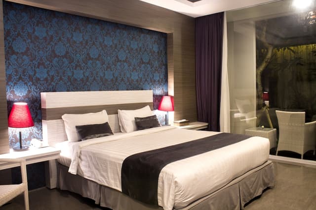 Deluxe Room, Pool View
