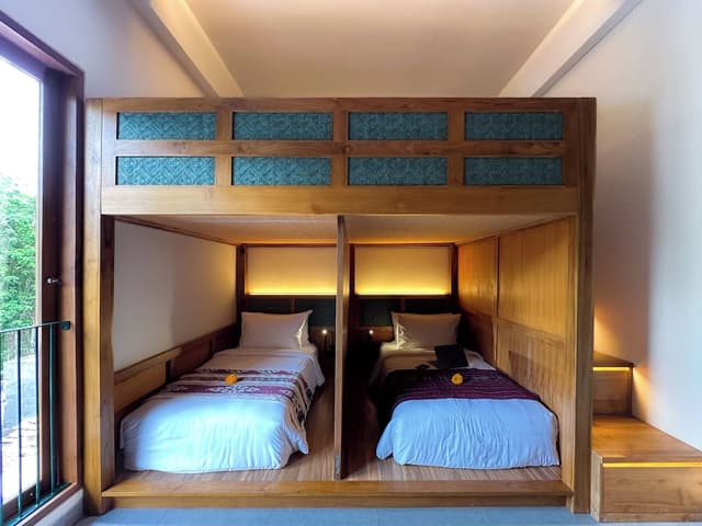 Shared Dormitory, Women only