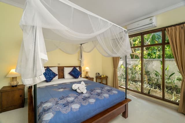 Family Room, Kitchen, Garden View