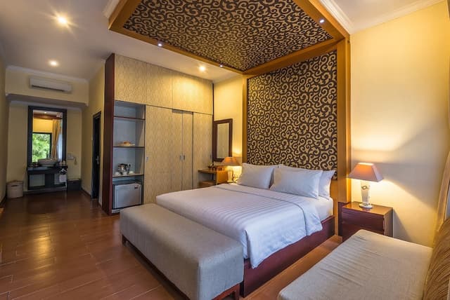 Superior Room, Bathtub, Garden View